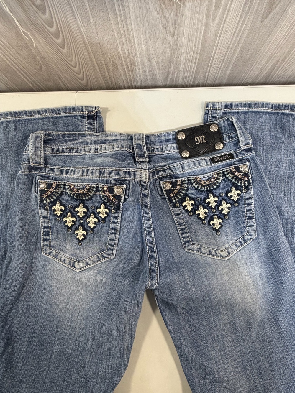 Miss Me Easy Boot Jeans Womens Size 30 Mid Rise Fleur De Lis Y2K Embellished